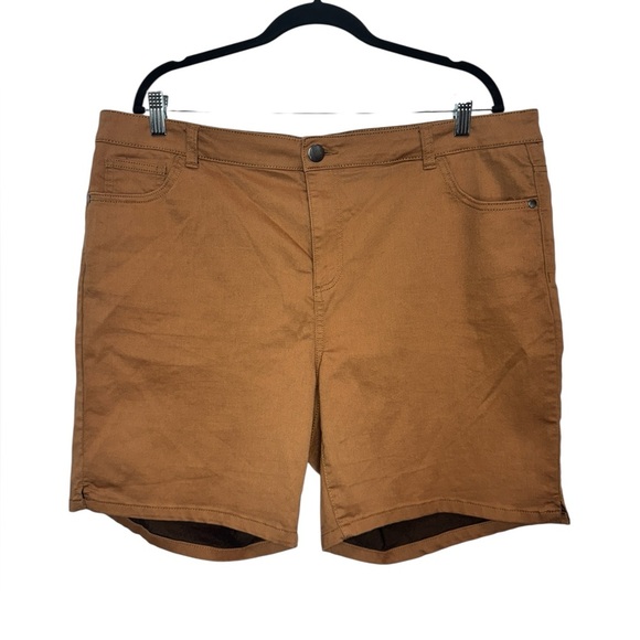 💎 Michel Studio Shorts - Picture 2 of 10